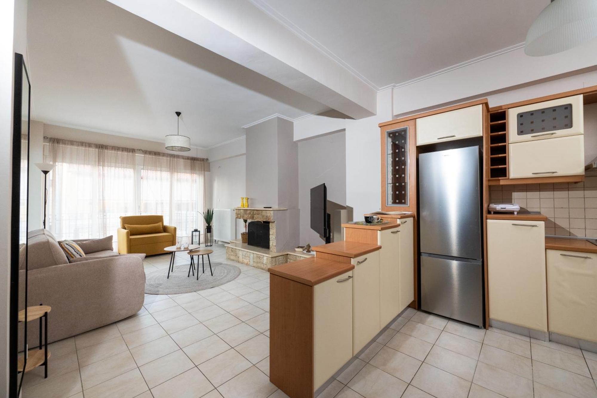 Il Centro Apartment Aigio Exterior photo